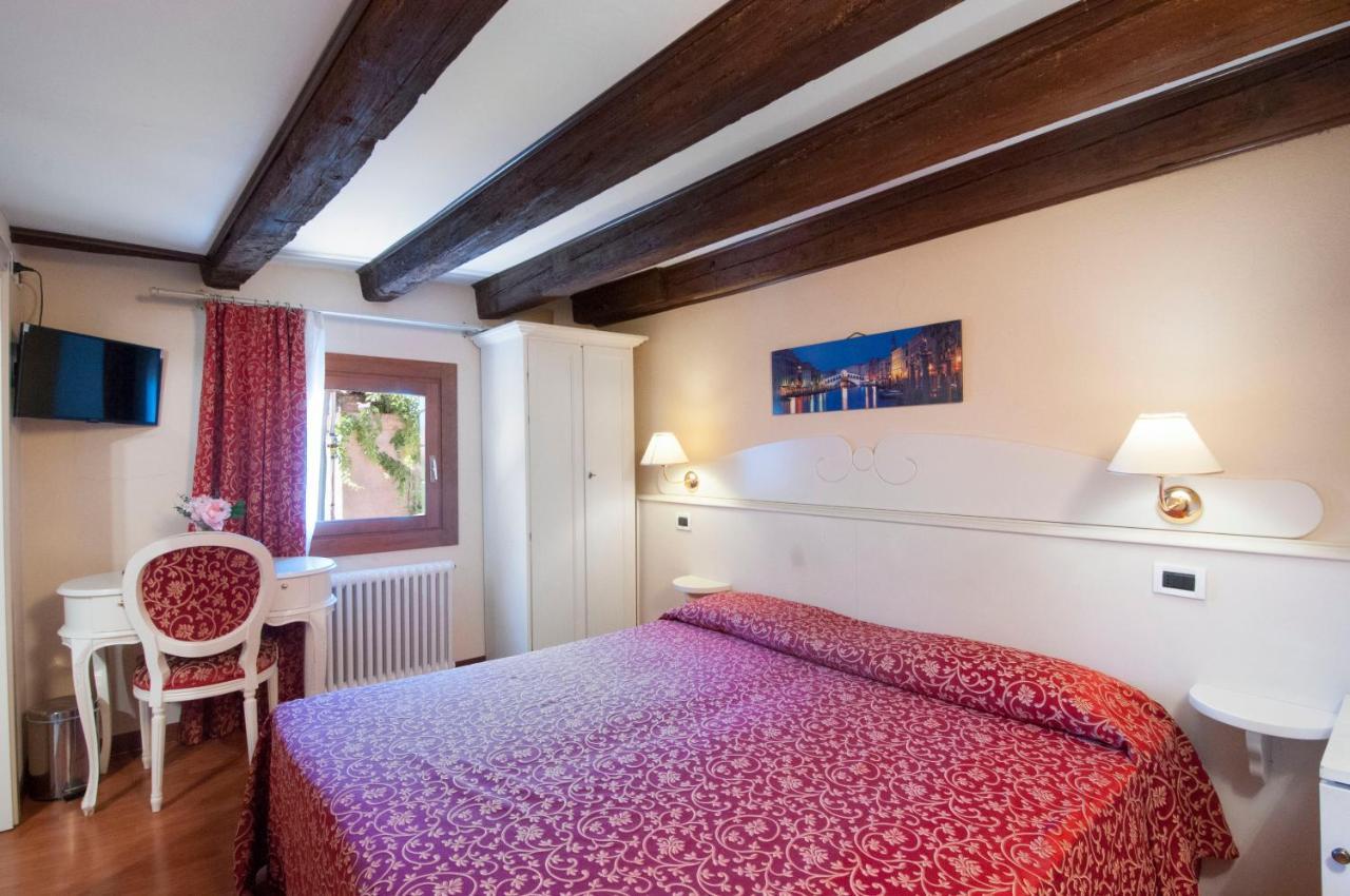 Venice Resorts Guest House Extérieur photo