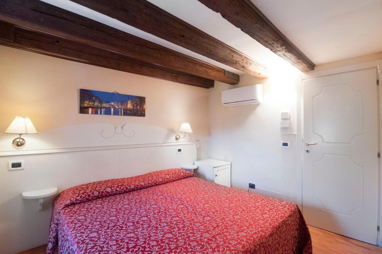 Venice Resorts Guest House Extérieur photo