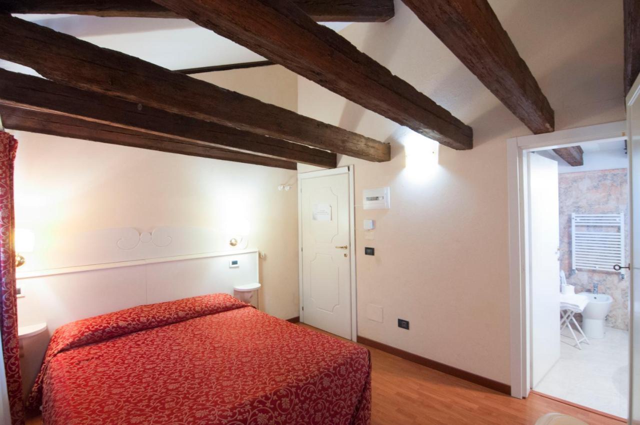 Venice Resorts Guest House Extérieur photo
