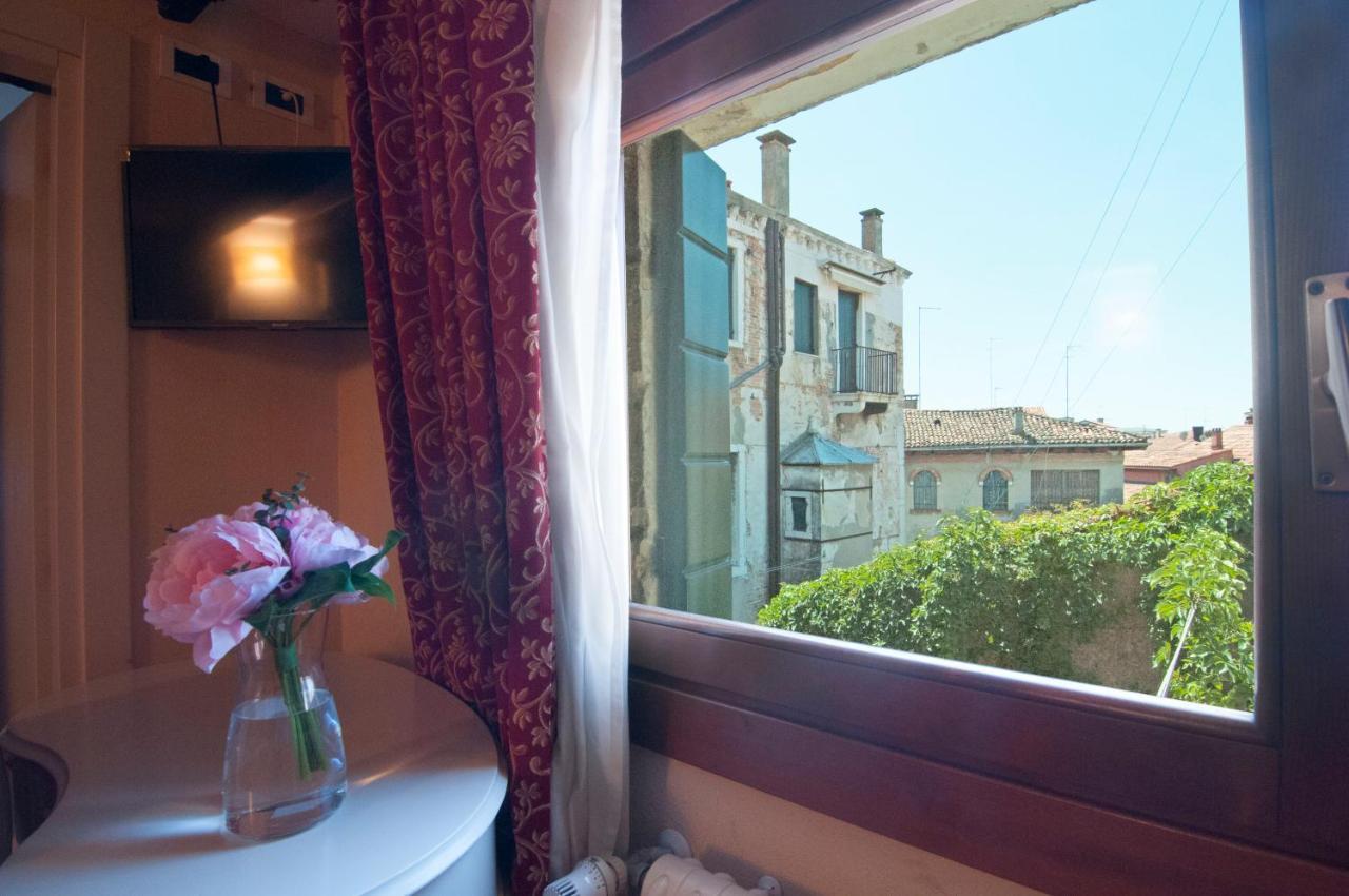 Venice Resorts Guest House Extérieur photo