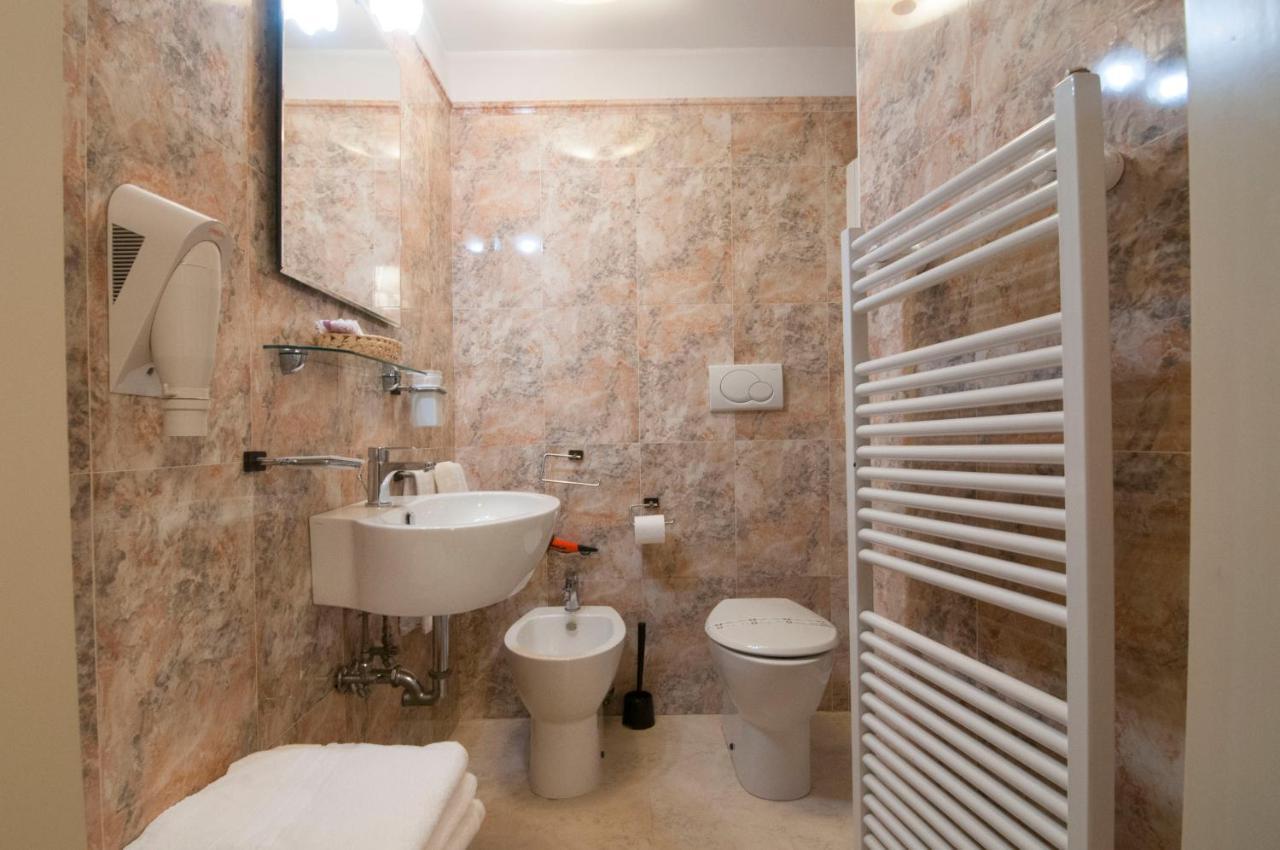 Venice Resorts Guest House Extérieur photo