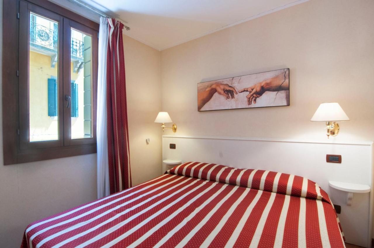 Venice Resorts Guest House Extérieur photo