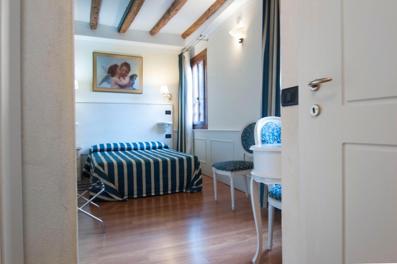 Venice Resorts Guest House Extérieur photo