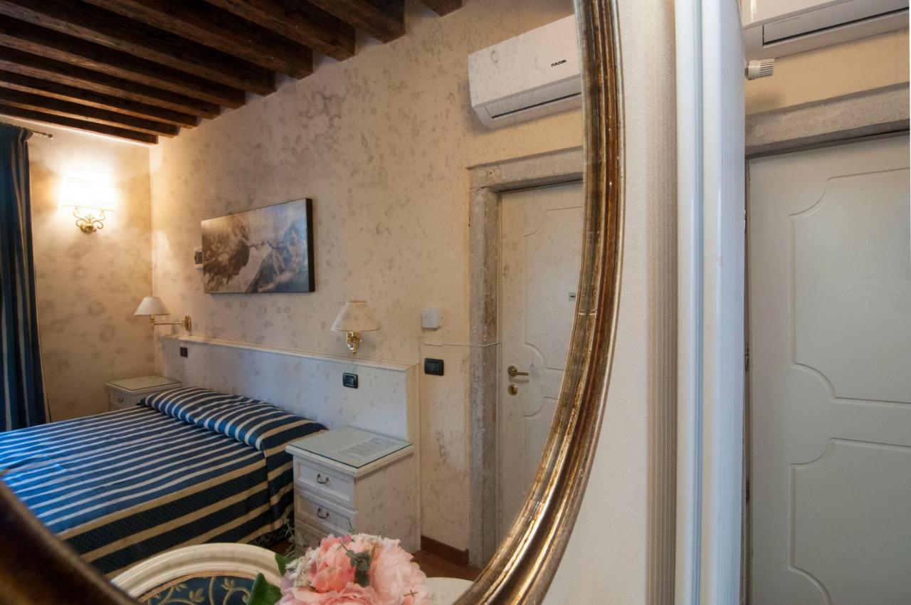 Venice Resorts Guest House Extérieur photo
